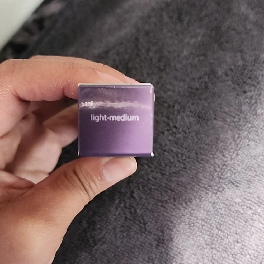 NEW! Tarte Shape Tape Concealer- light medium - Picture 4 of 6